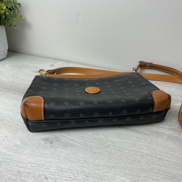 π
ΊIL Nuovo Barocco Made in Italy Signature Brown Leather Crossbody Bag - Picture 5 of 9